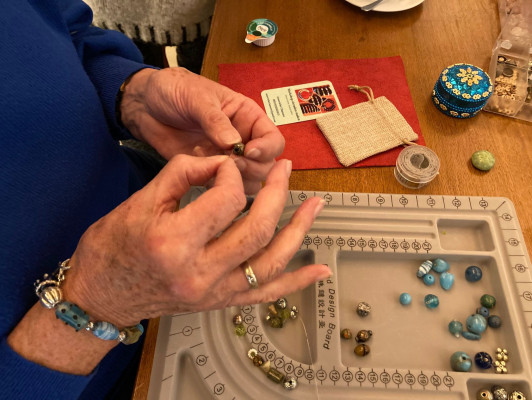 Herinneringssieraden maken: 'Elke kraal heeft een verhaal'