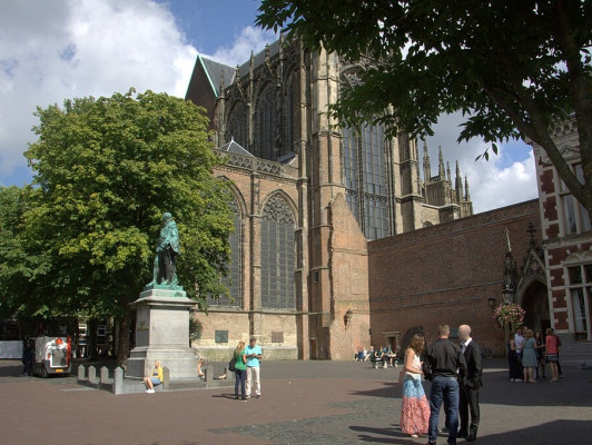 Struinen door Utrecht: Kerk en Staat